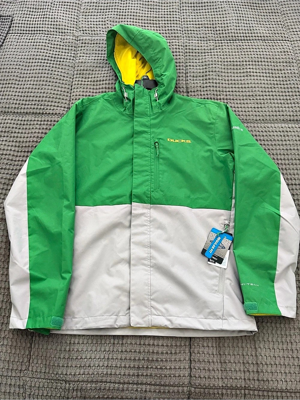 Columbia Oregon Ducks Field Bound Omni-Tech Jacket Green & Gray Medium
